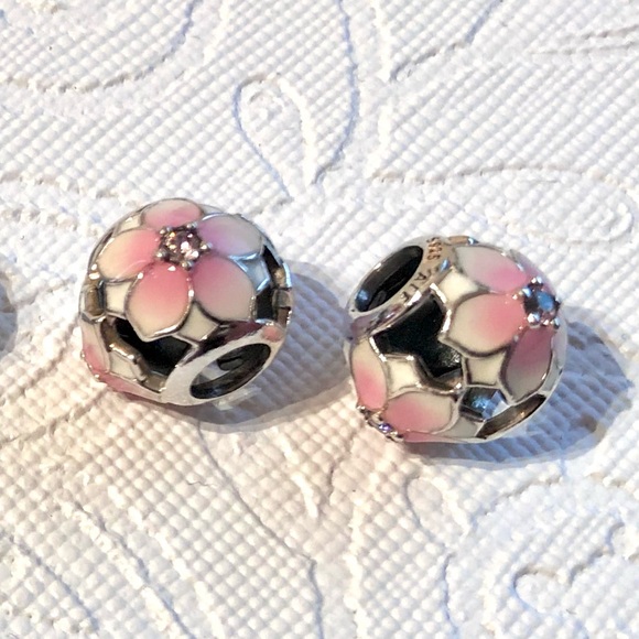 || SOLD || Pandora Moments : Magnolia Charms - Picture 1 of 1